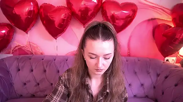 Snapshot of CyrenaLuxe chatting on February 11, 2026, 1:11 pm CyrenaLuxe online show from February 11, 2026, 1:11 pm