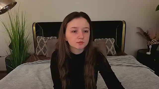 Snapshot of CyrenaLuxe chatting on March 21, 2026, 6:47 am CyrenaLuxe online show from March 21, 2026, 6:47 am