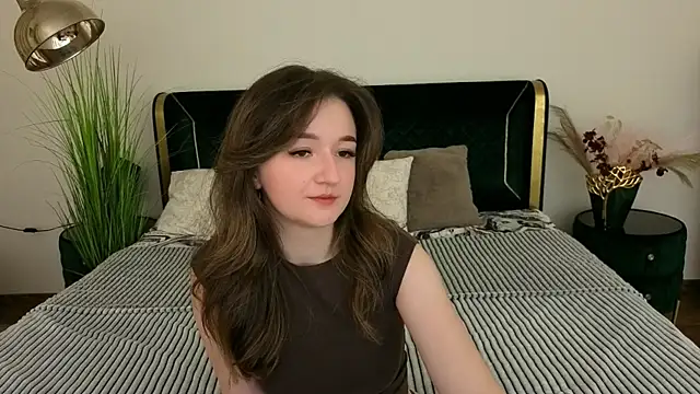 CyrenaLuxe online show from April 21, 2026, 7:53 pm