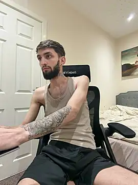 Juliann69Ramiro online show from April 2, 2026, 8:04 pm