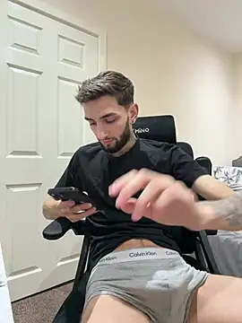 Juliann69Ramiro online show from February 25, 2026, 9:25 pm