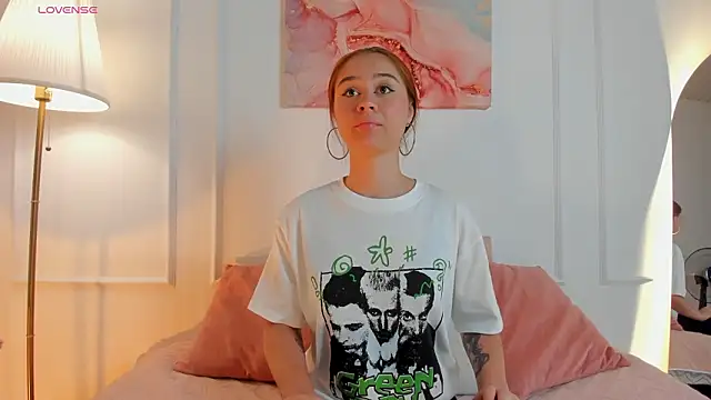 Amelia Saenz  online show from March 24, 2026, 9:26 pm