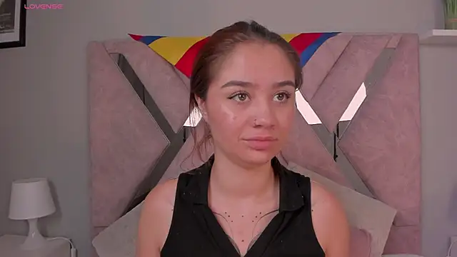 Amelia Saenz  online show from June 20, 2026, 1:38 pm