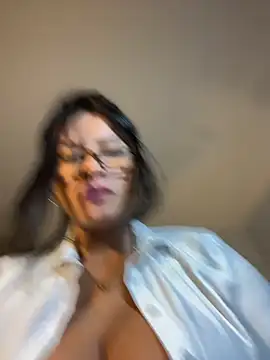 Lena-Williamss online show from May 5, 2026, 11:13 am