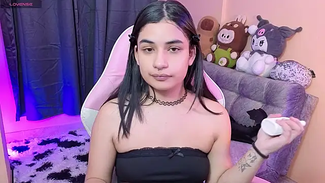 bonnieTaylor1 online show from May 24, 2026, 2:00 am