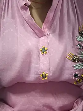 Snapshot of teena-11 chatting on August 9, 2026, 10:32 am teena-11 online show from August 9, 2026, 10:32 am