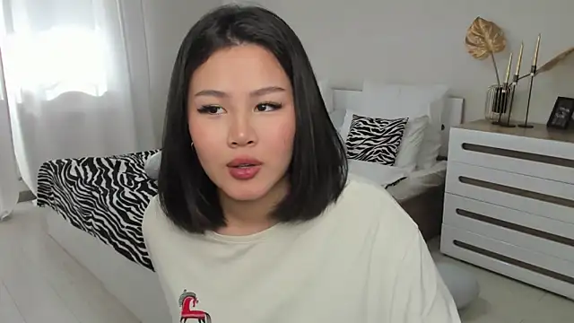 Snapshot of Brunette_Charm chatting on March 7, 2026, 11:16 am Brunette Charm online show from March 7, 2026, 11:16 am