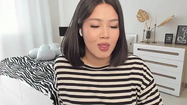 Snapshot of Brunette_Charm chatting on March 11, 2026, 11:15 am Brunette Charm online show from March 11, 2026, 11:15 am