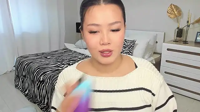 Snapshot of Brunette_Charm chatting on February 11, 2026, 11:21 am Brunette Charm online show from February 11, 2026, 11:21 am