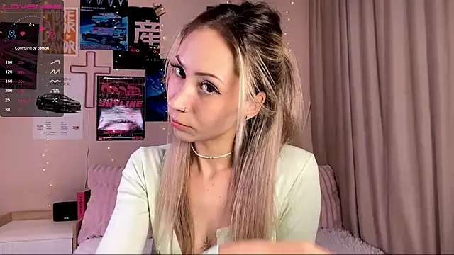 Snapshot of sun_under_skyy chatting on June 7, 2026, 2:39 am sun under skyy online show from June 7, 2026, 2:39 am
