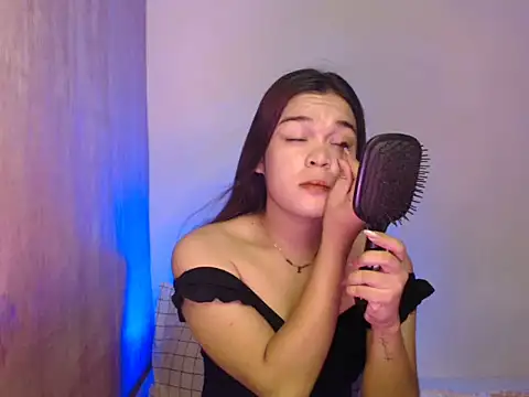 stripyapril online show from June 17, 2026, 3:28 am