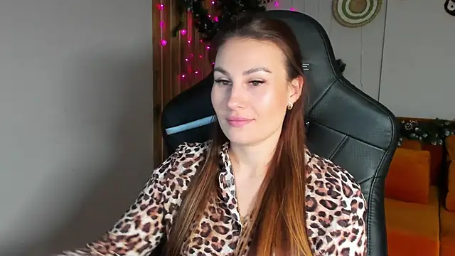 NoraFoxes online show from December 21, 2025, 5:20 am