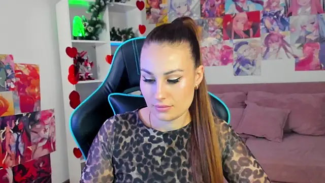 NoraFoxes online show from December 17, 2025, 3:39 pm