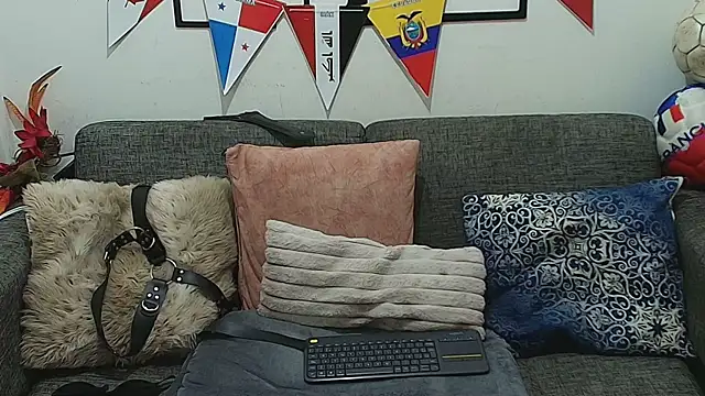 Laura hotmilf online show from July 7, 2026, 4:15 am