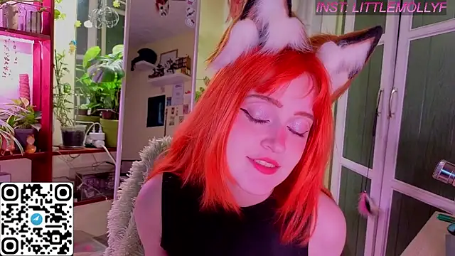 LittleFoxHole online show from May 1, 2026, 1:10 am