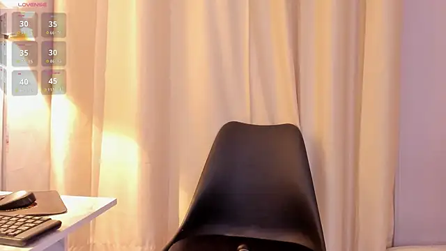 Snapshot of Sisi_fun chatting on March 12, 2026, 7:51 pm Sisi fun online show from March 12, 2026, 7:51 pm