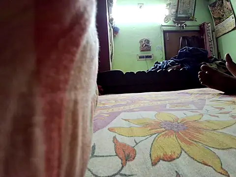 Snapshot of Mr-Mrs-couple chatting on March 22, 2026, 6:42 pm Mr-Mrs-couple online show from March 22, 2026, 6:42 pm