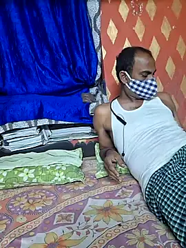 Snapshot of Mr-Mrs-couple chatting on December 16, 2025, 6:45 pm Mr-Mrs-couple online show from December 16, 2025, 6:45 pm