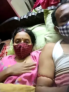 Snapshot of Mr-Mrs-couple chatting on December 17, 2025, 7:08 pm Mr-Mrs-couple online show from December 17, 2025, 7:08 pm