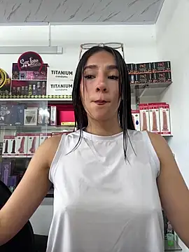 lunaluxury22 online show from May 8, 2026, 1:26 pm