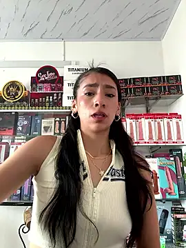 lunaluxury22 online show from January 16, 2026, 1:59 pm