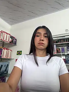 lunaluxury22 online show from June 26, 2026, 2:01 pm