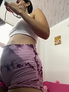 lunaluxury22 online show from July 25, 2026, 1:17 pm