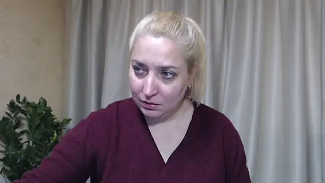 Snapshot of sweetpussy13 chatting on June 4, 2026, 5:23 am sweetpussy13 online show from June 4, 2026, 5:23 am