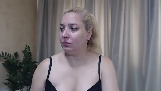 Snapshot of sweetpussy13 chatting on July 16, 2026, 6:10 am sweetpussy13 online show from July 16, 2026, 6:10 am