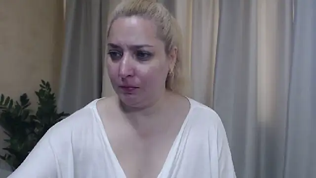 Snapshot of sweetpussy13 chatting on July 18, 2026, 5:49 am sweetpussy13 online show from July 18, 2026, 5:49 am