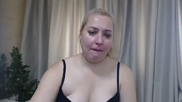 Snapshot of sweetpussy13 chatting on July 26, 2026, 6:42 am sweetpussy13 online show from July 26, 2026, 6:42 am