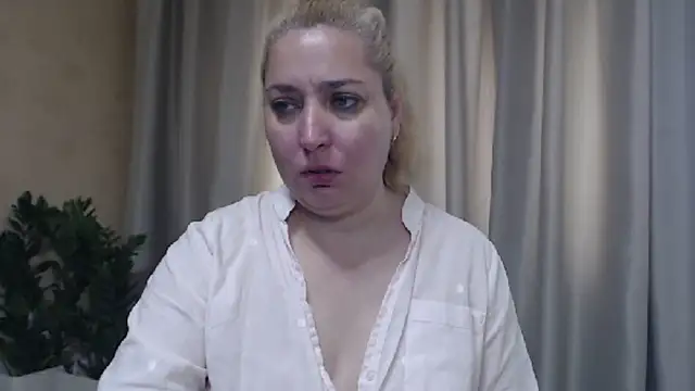 Snapshot of sweetpussy13 chatting on June 17, 2026, 6:13 am sweetpussy13 online show from June 17, 2026, 6:13 am