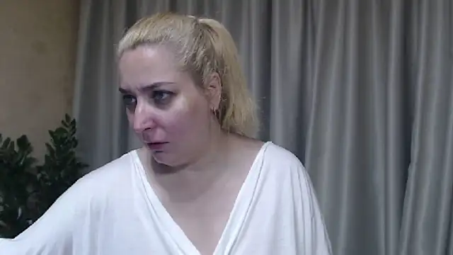 Snapshot of sweetpussy13 chatting on July 9, 2026, 6:36 am sweetpussy13 online show from July 9, 2026, 6:36 am