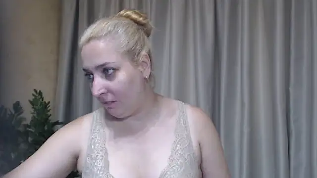 Snapshot of sweetpussy13 chatting on July 28, 2026, 7:38 am sweetpussy13 online show from July 28, 2026, 7:38 am