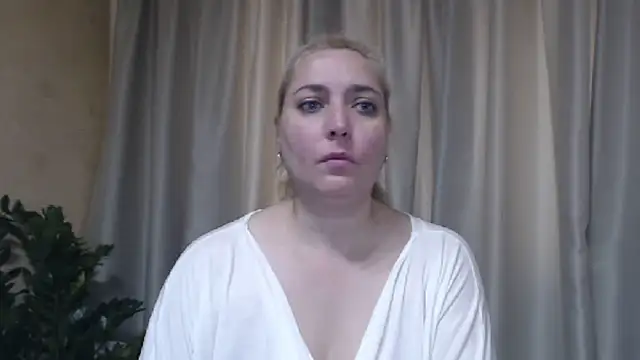 Snapshot of sweetpussy13 chatting on June 10, 2026, 5:41 am sweetpussy13 online show from June 10, 2026, 5:41 am