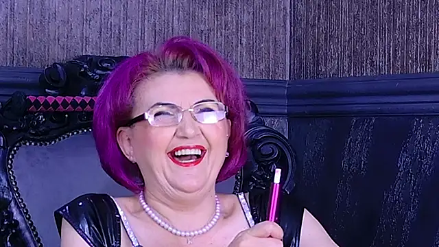 IsabelaConte online show from June 17, 2026, 8:08 pm