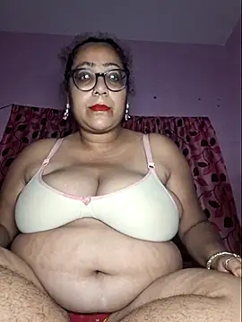 MISTI KOLK online show from July 23, 2026, 6:04 pm