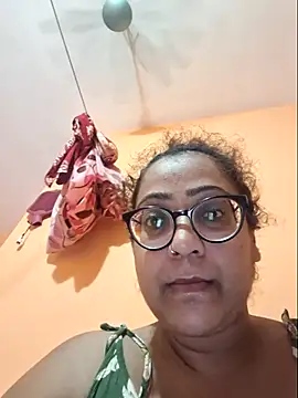 MISTI KOLK online show from July 29, 2026, 4:33 am