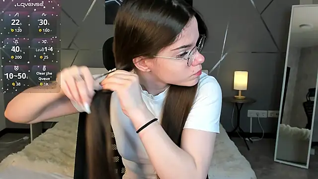 miss  evelyne online show from February 9, 2026, 1:14 am