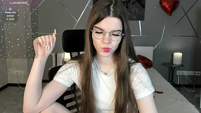 miss  evelyne online show from March 17, 2026, 7:22 am