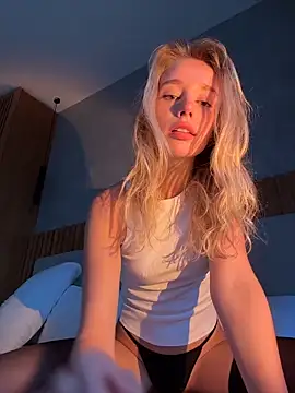 Snapshot of sssativa_more chatting on February 16, 2026, 10:36 am sssativa more online show from February 16, 2026, 10:36 am