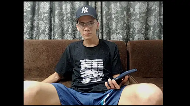 sam hotttt  online show from March 27, 2026, 3:48 am