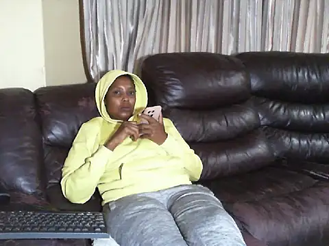 Caramel-goddess18 online show from March 9, 2026, 7:01 am