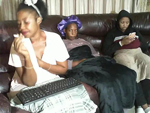 Caramel-goddess18 online show from March 22, 2026, 8:16 am