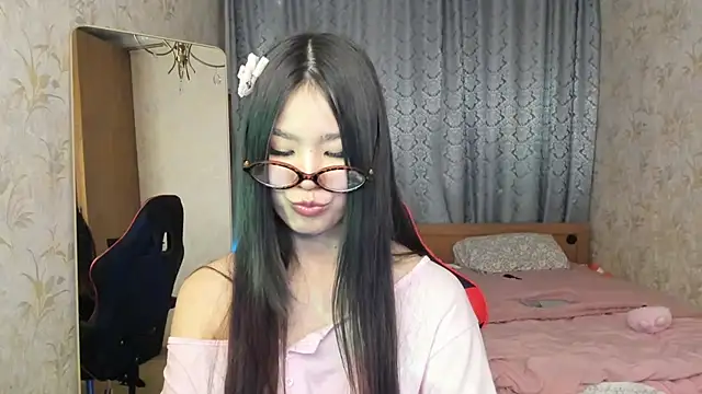 amiya cute online show from March 13, 2026, 2:55 pm