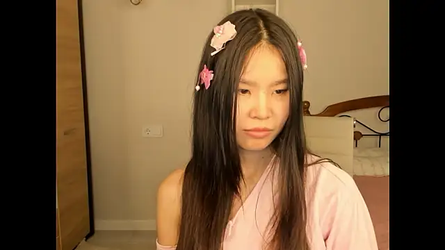 amiya cute online show from March 4, 2026, 4:59 pm