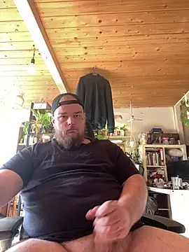 Snapshot of YoursxTruly chatting on February 18, 2026, 11:06 am YoursxTruly online show from February 18, 2026, 11:06 am