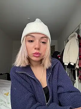 SilkyMira online show from January 7, 2026, 12:54 pm