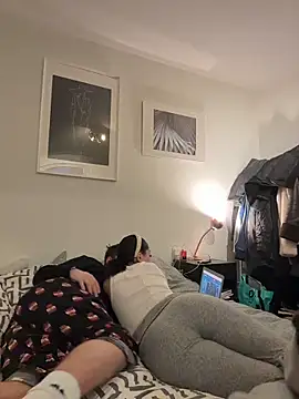 SilkyMira online show from February 11, 2026, 4:18 pm