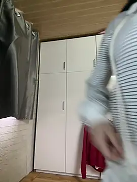 leo-kitty online show from February 15, 2026, 6:25 am